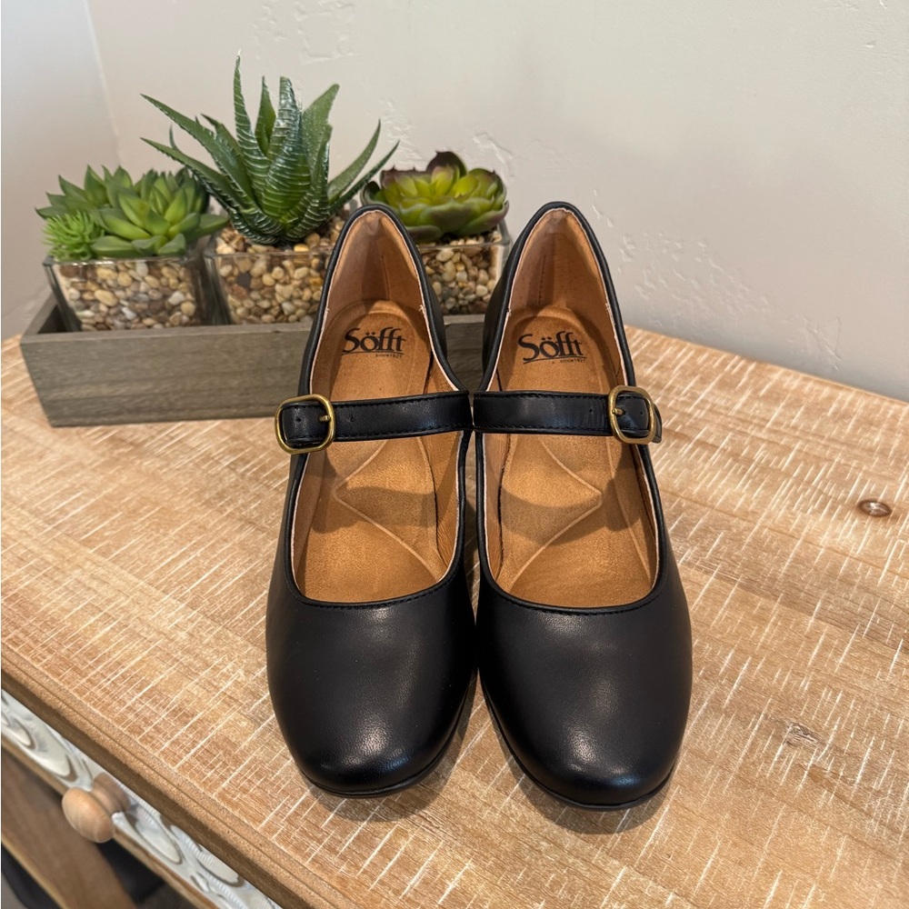 Sofft Black Mary Jane heels with Buckle Strap